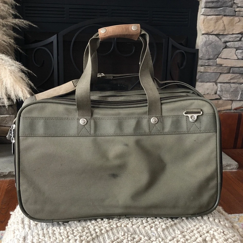 BRIGGS & RILEY Travelware Olive Green Carey On Bag Duffle Briefbag Weekender 20”